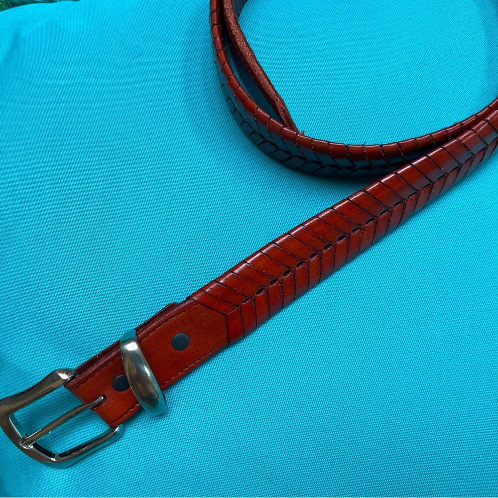 Top grain cowhide men’s belt. EUC